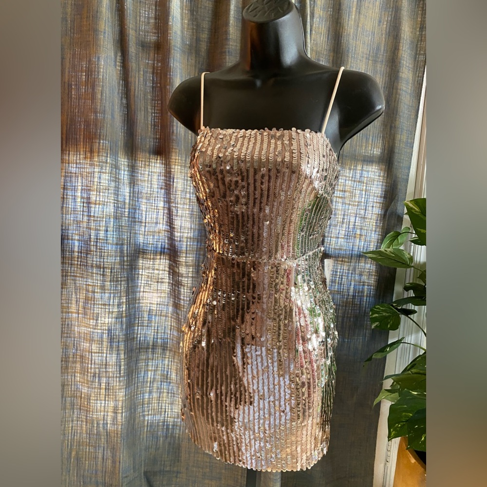 Luxxel silver sequins back- lace body-con dress.  Sz. M
